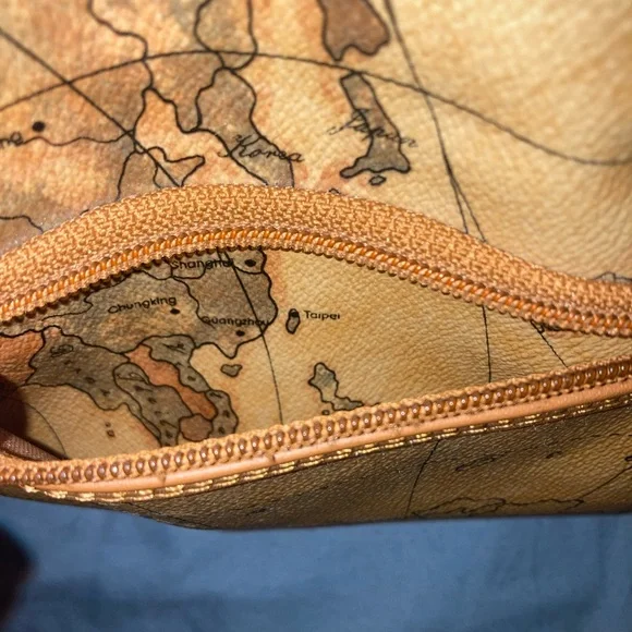Elan 1969 Classic Map-Print Tan Weekender Bag - Picture 3 of 13